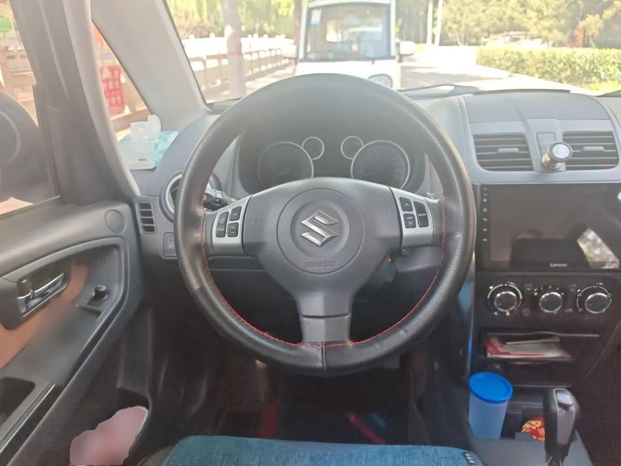 Suzuki SX4 2016 1.6L Automatic Classic Edition — миниатюра 11