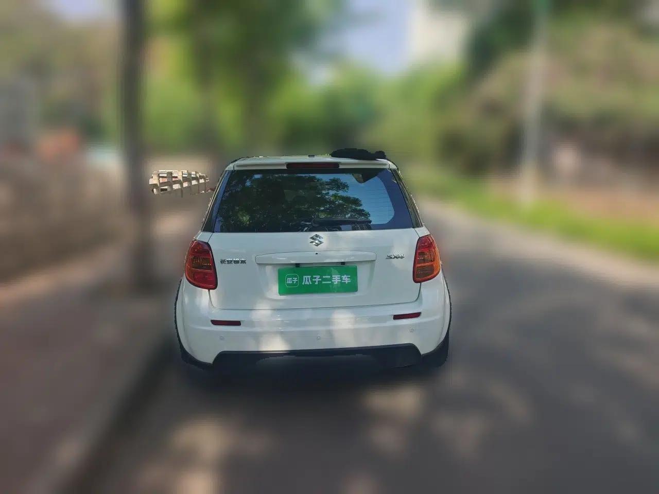 Suzuki SX4 2016 1.6L Automatic Classic Edition — миниатюра 5