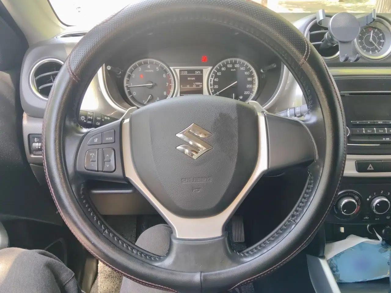 Suzuki Vitara 2016 1.4T Automatic Two-Wheel Drive Elite Model — миниатюра 11