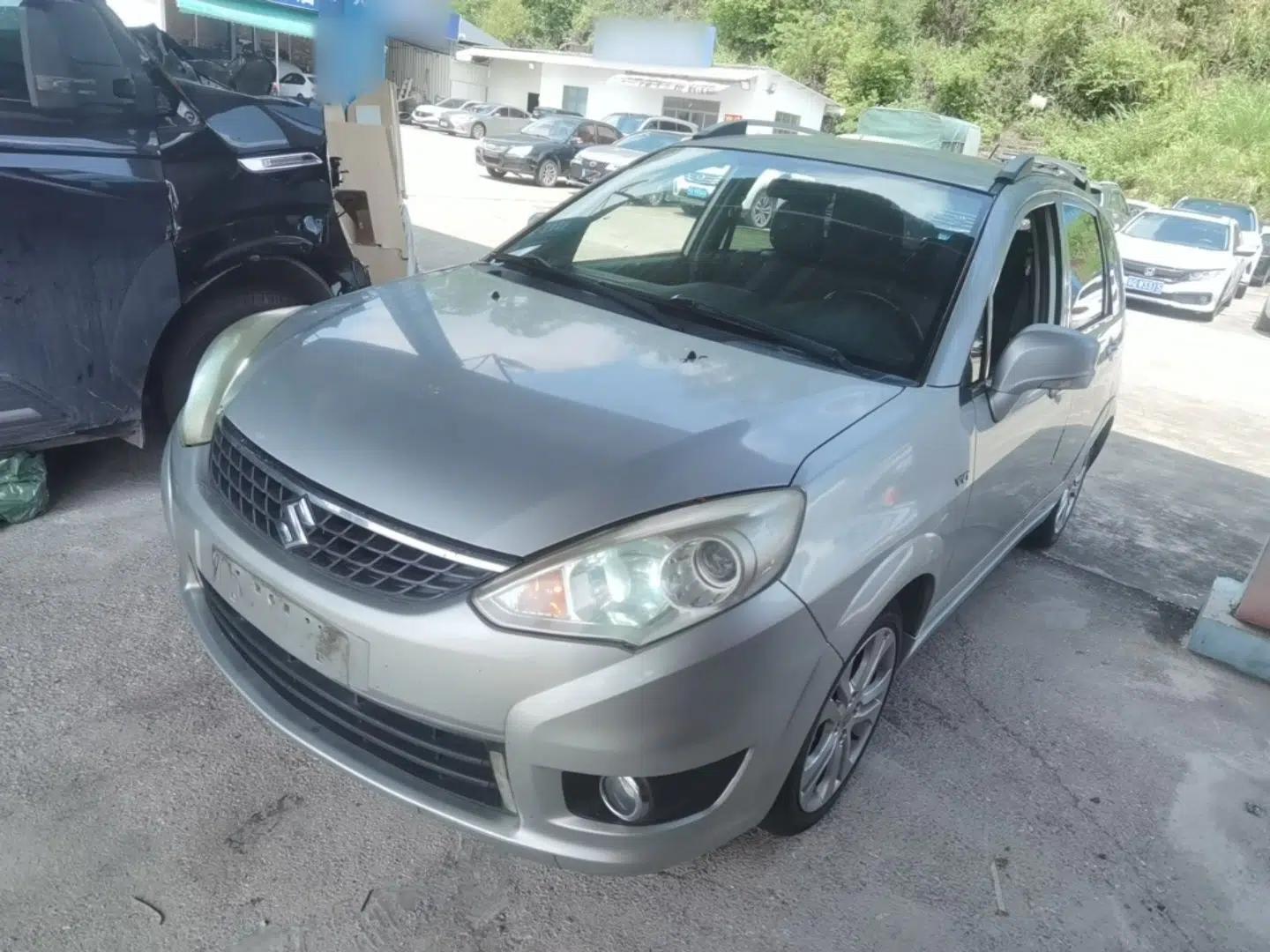 Suzuki Liana A6 2015 Hatchback 1.4L Manual Ideal Model — миниатюра 1
