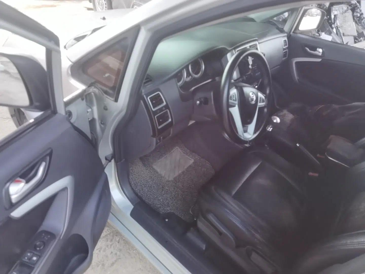 Suzuki Liana A6 2015 Hatchback 1.4L Manual Ideal Model — миниатюра 19
