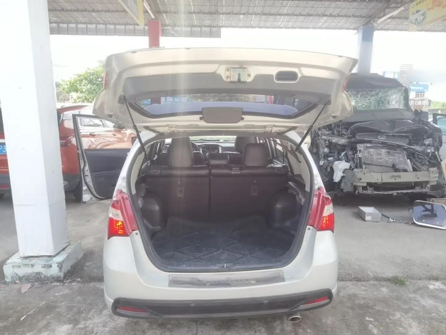 Suzuki Liana A6 2015 Hatchback 1.4L Manual Ideal Model — миниатюра 22