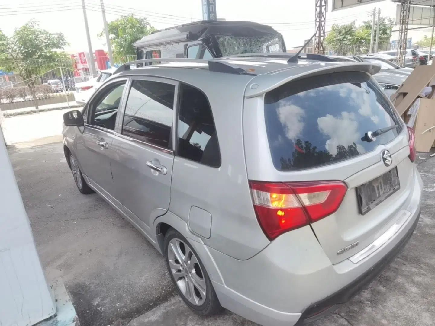 Suzuki Liana A6 2015 Hatchback 1.4L Manual Ideal Model — миниатюра 4