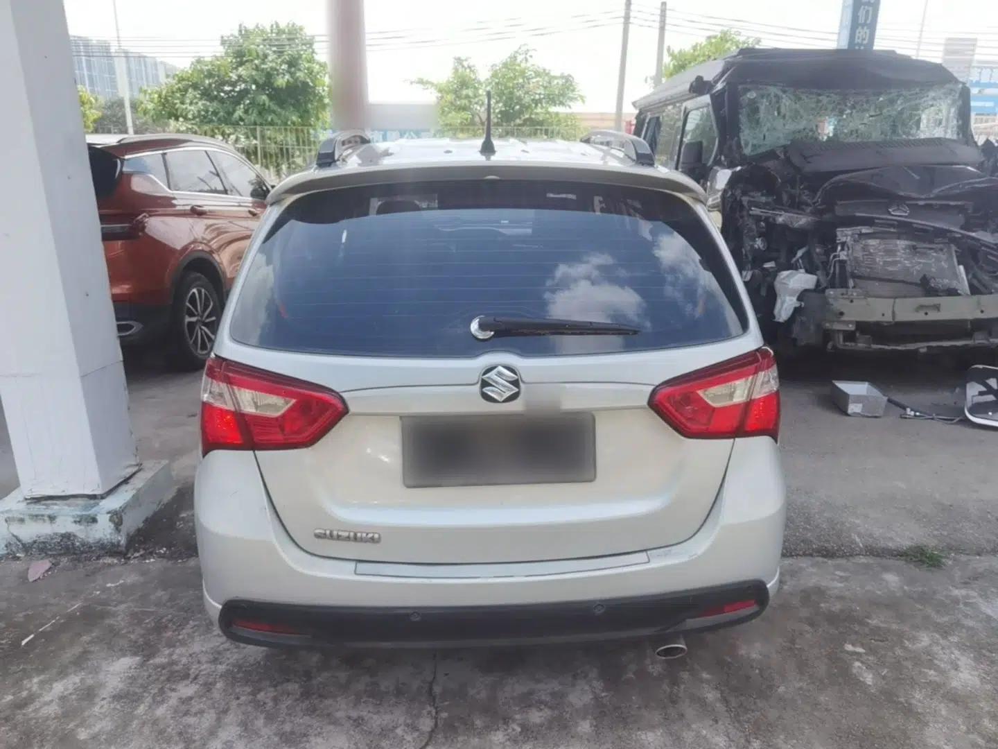 Suzuki Liana A6 2015 Hatchback 1.4L Manual Ideal Model — миниатюра 5