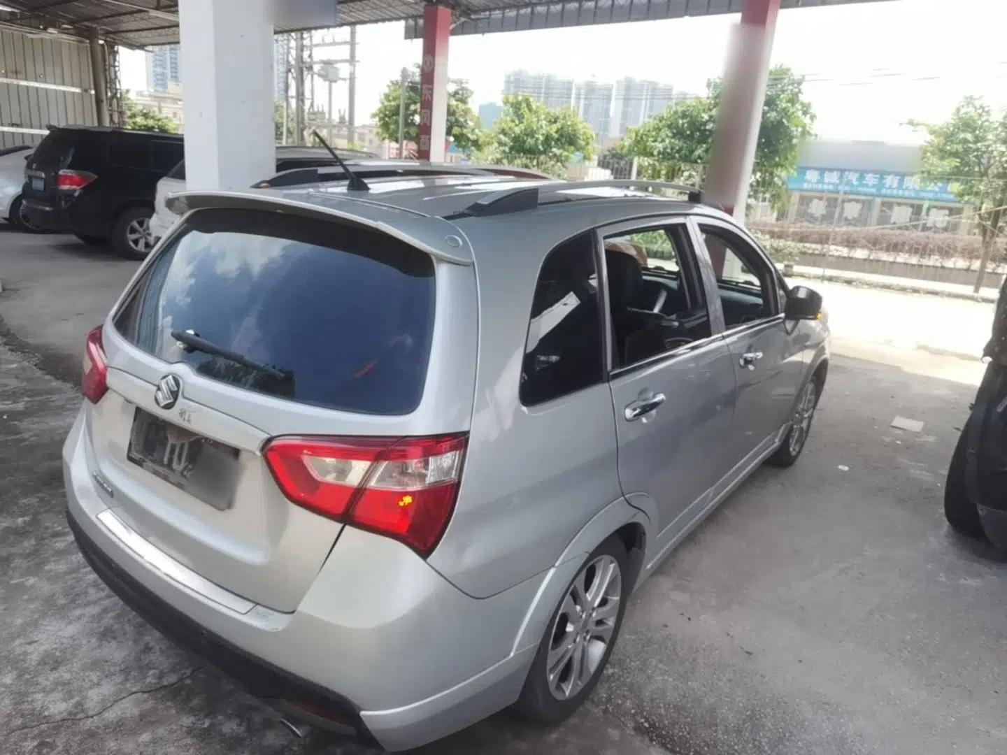 Suzuki Liana A6 2015 Hatchback 1.4L Manual Ideal Model — миниатюра 6