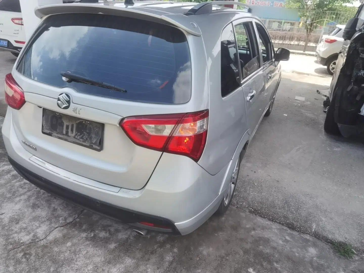 Suzuki Liana A6 2015 Hatchback 1.4L Manual Ideal Model — миниатюра 7