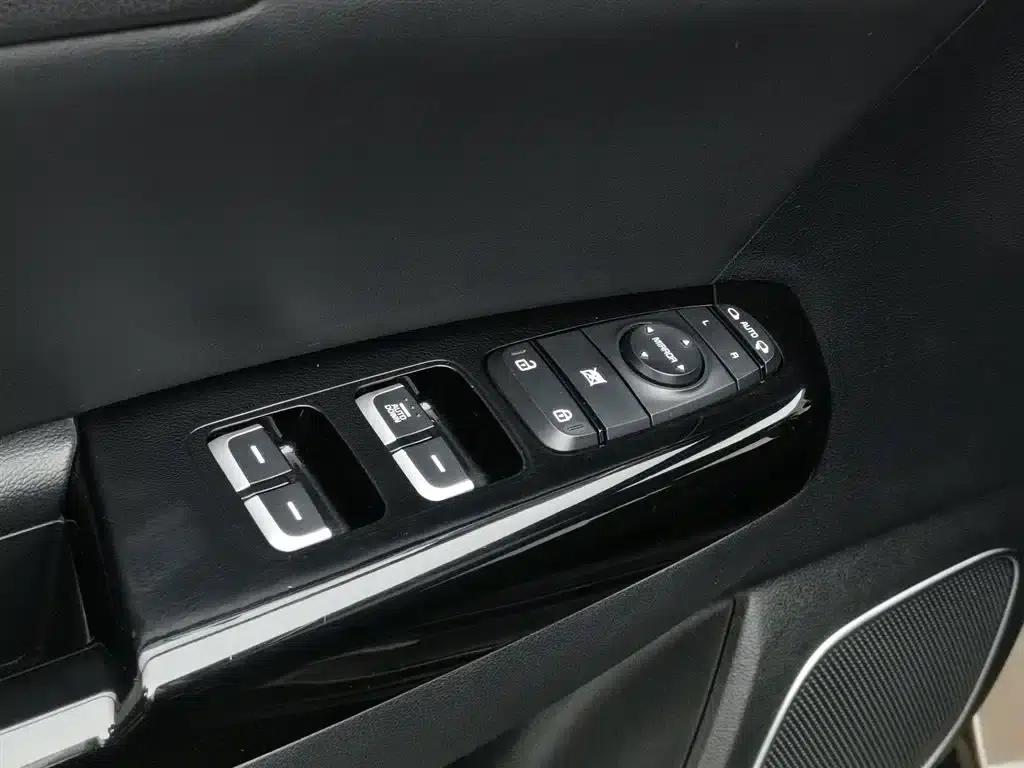 Kia KX5 2016 1.6T Automatic 2WD DLX — миниатюра 9