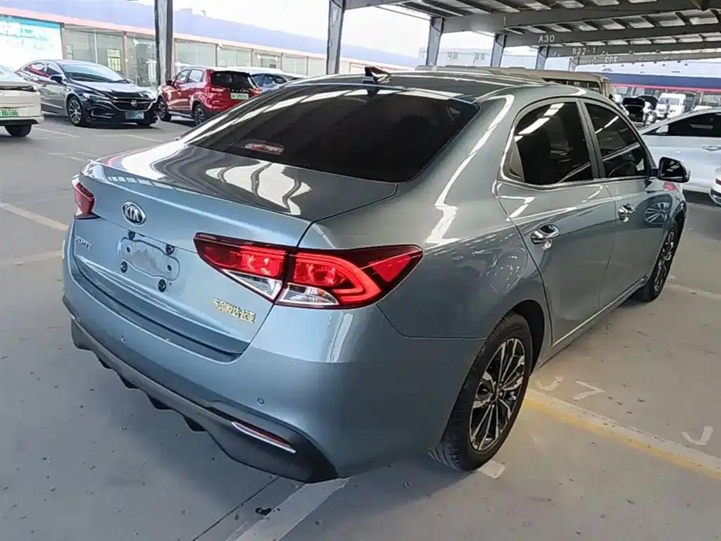 2018 Kia Forte 1.6L Automatic Smart Luxury Edition Value-Comfort — миниатюра 7