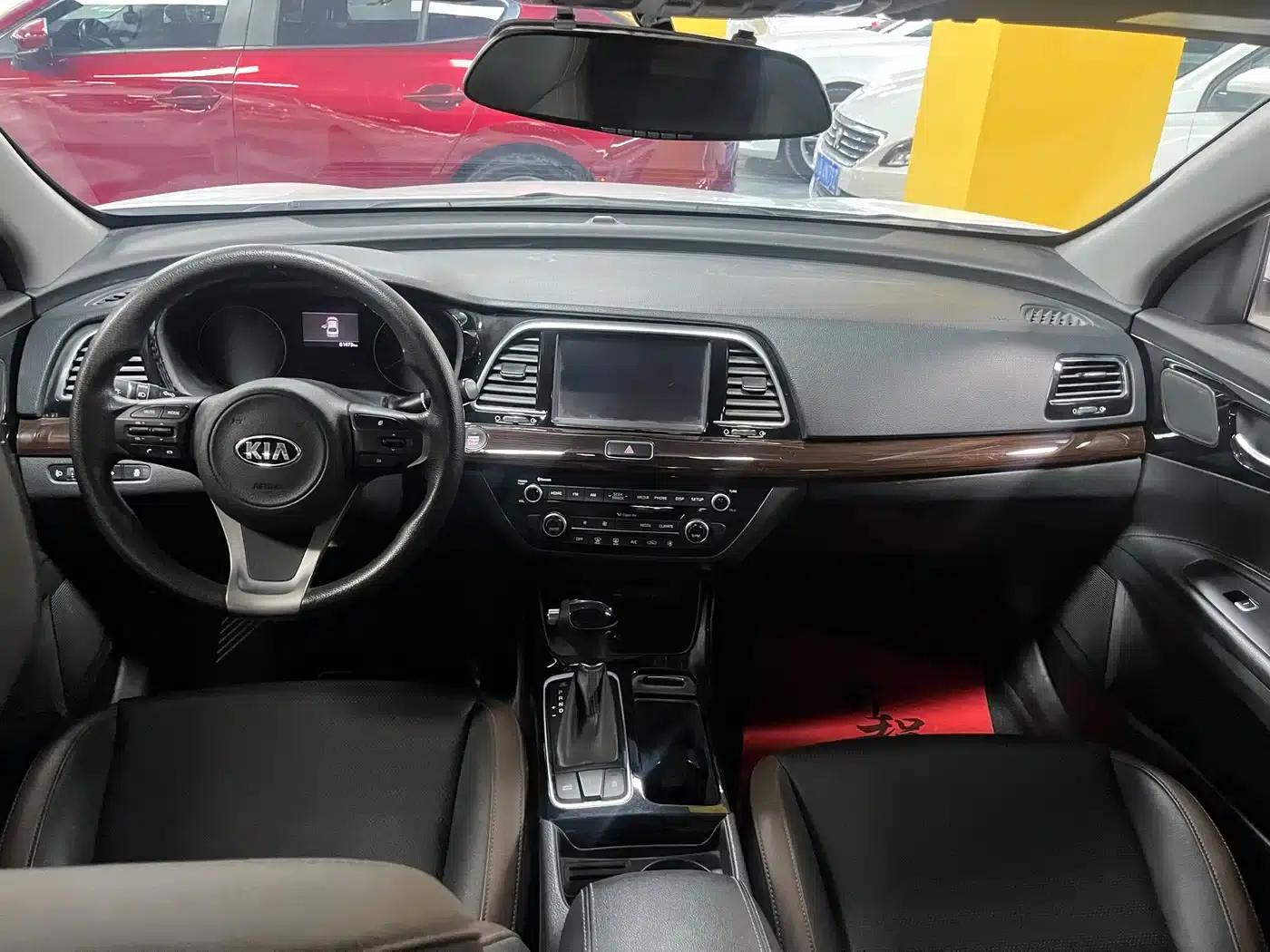 K5 2019 1.8L Automatic GLS — миниатюра 6