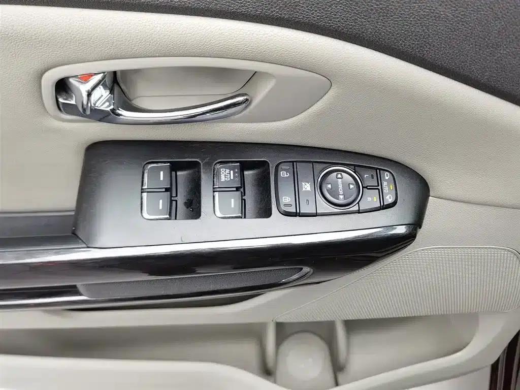 Carnival (Imported) 2015 3.3GDI Luxury Edition (National V Emission Standard) — миниатюра 9