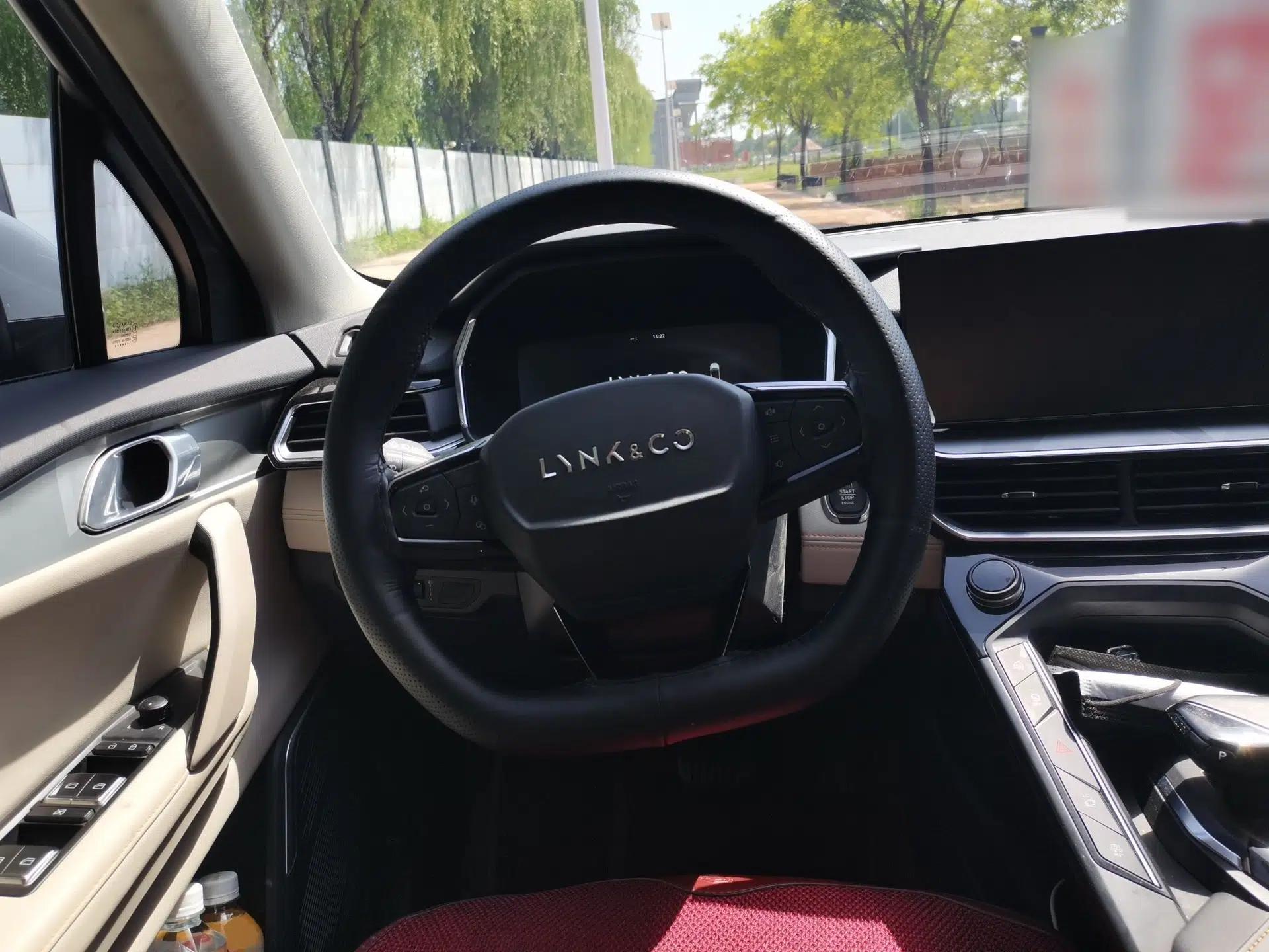 Lynk & Co 06 EM-P 2023 1.5T Remix PHEV Pro — миниатюра 11