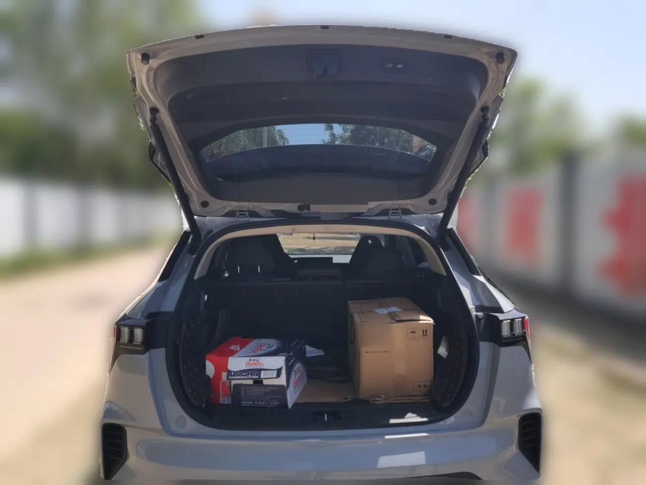 Lynk & Co 06 EM-P 2023 1.5T Remix PHEV Pro — миниатюра 20
