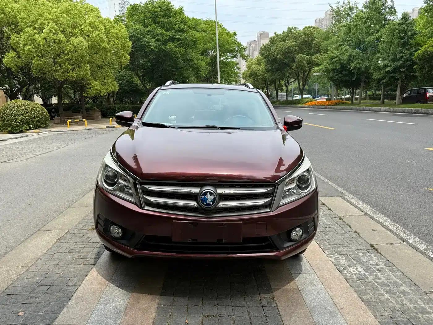 Venucia T70 2015 2.0L CVT Smart Edition — миниатюра 1