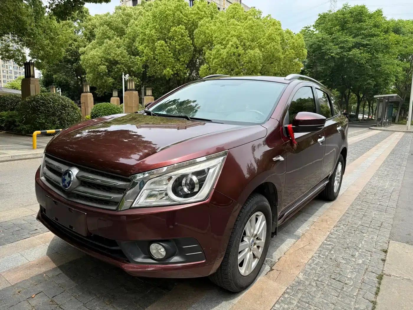 Venucia T70 2015 2.0L CVT Smart Edition — миниатюра 2