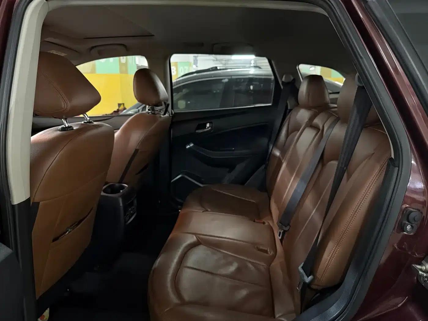 Venucia T70 2015 2.0L CVT Smart Edition — миниатюра 6