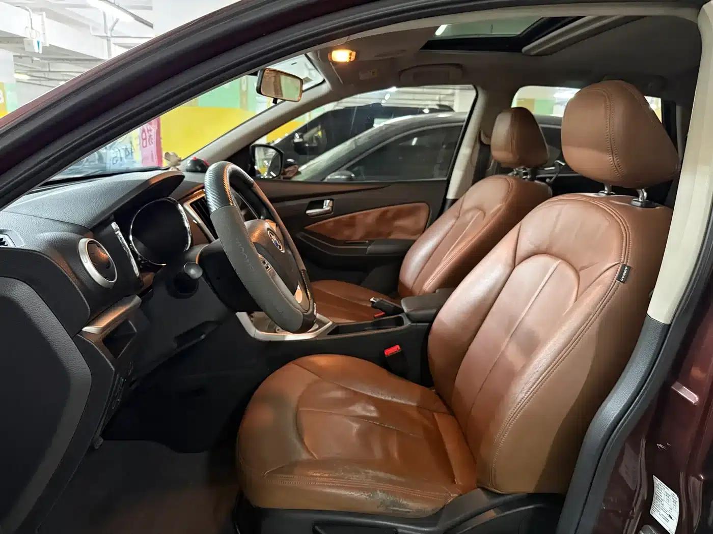 Venucia T70 2015 2.0L CVT Smart Edition — миниатюра 7