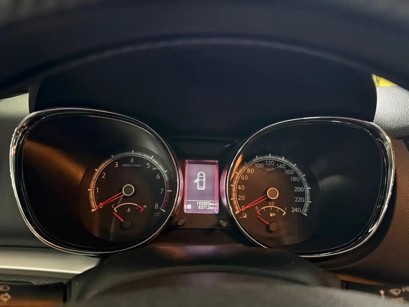 Venucia T70 2015 2.0L CVT Smart Edition — миниатюра 9