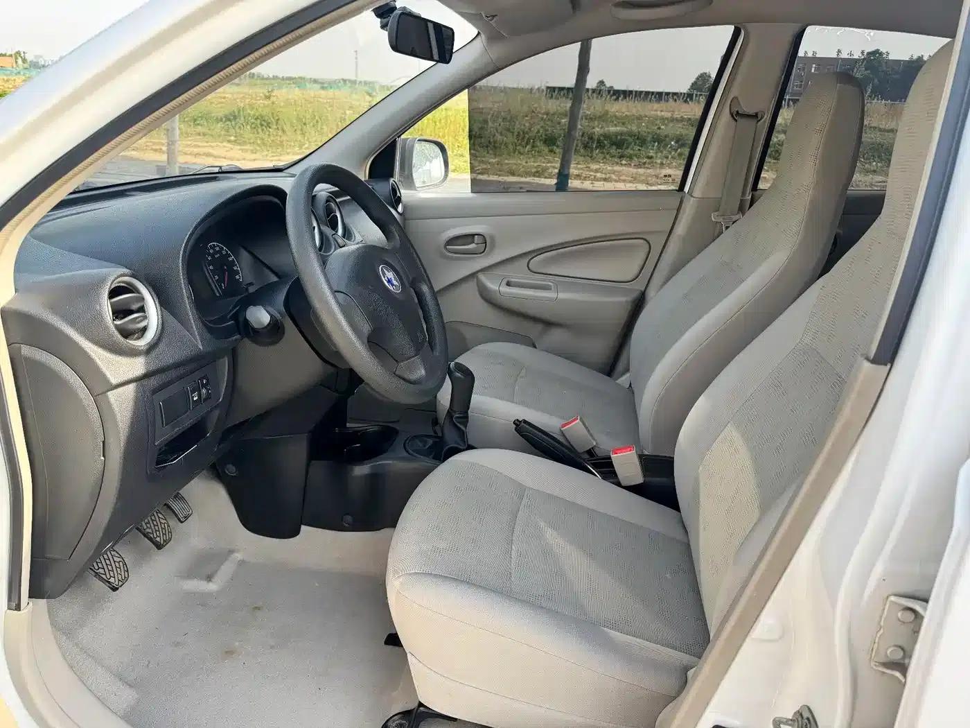 Venucia R30 2016 1.2L Manual Comfort Edition — миниатюра 5