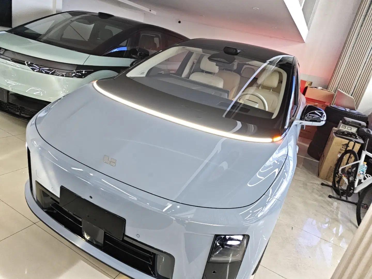 Li Auto i8 2025 Model Standard Version — миниатюра 1