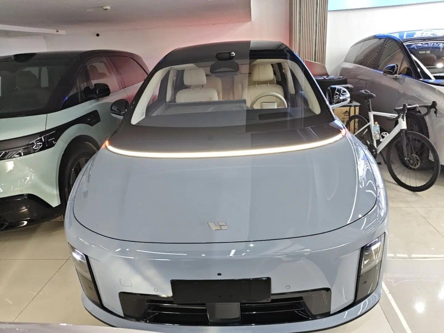 Li Auto i8 2025 Model Standard Version — миниатюра 2