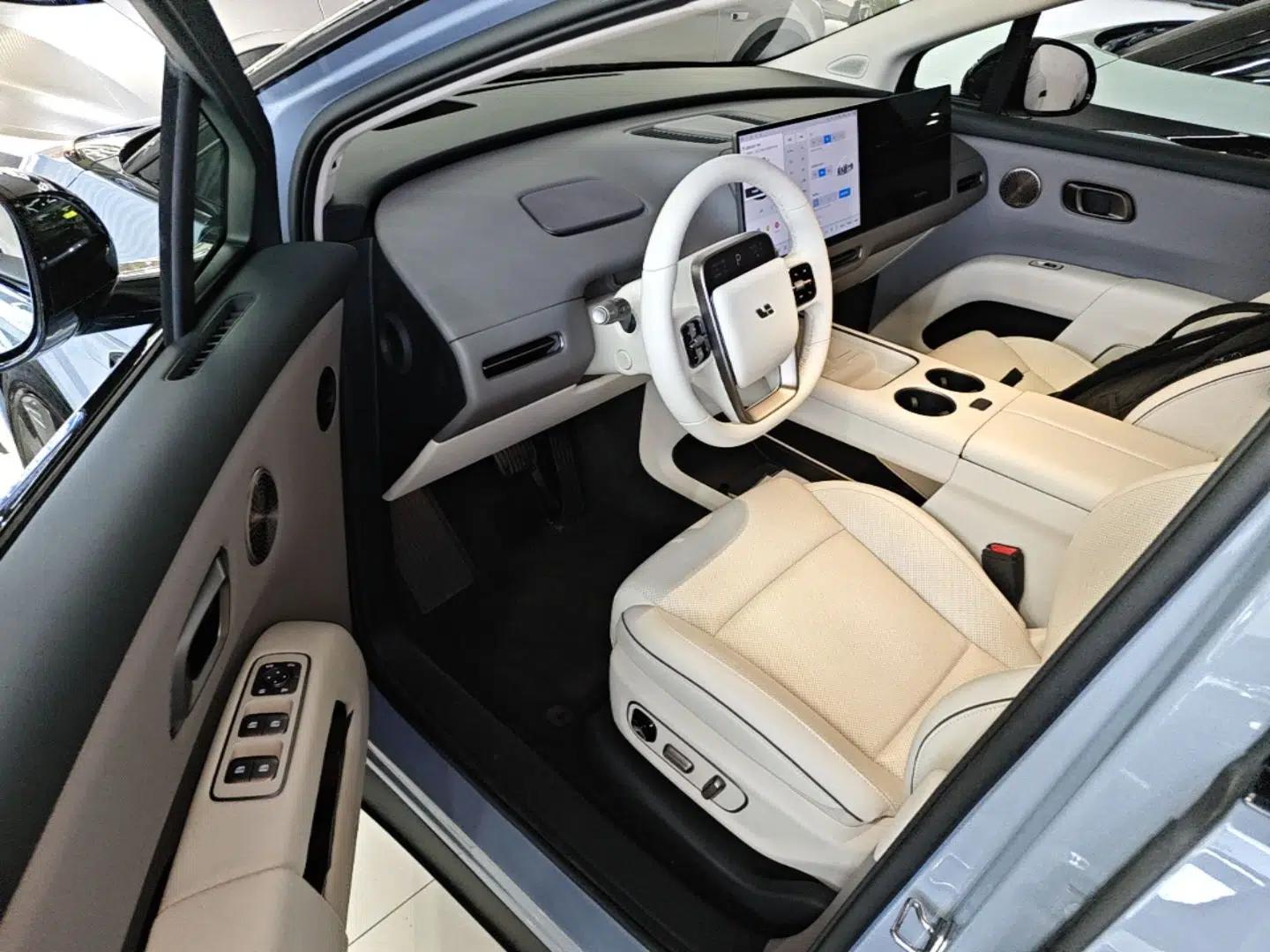 Li Auto i8 2025 Model Standard Version — миниатюра 19