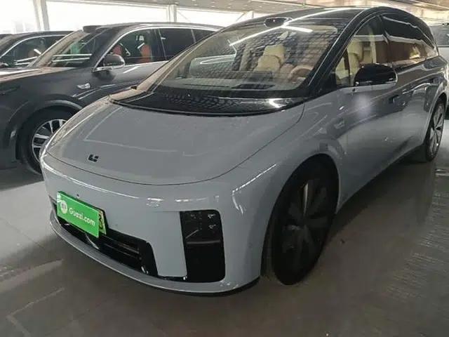 Li Auto i8 2025 Model Standard Version