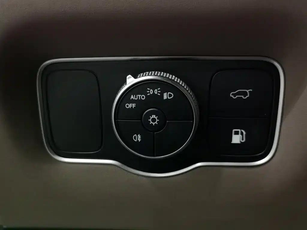 Fengyun T8 2025 1.5T 130km Premium Edition 7-seater — миниатюра 21