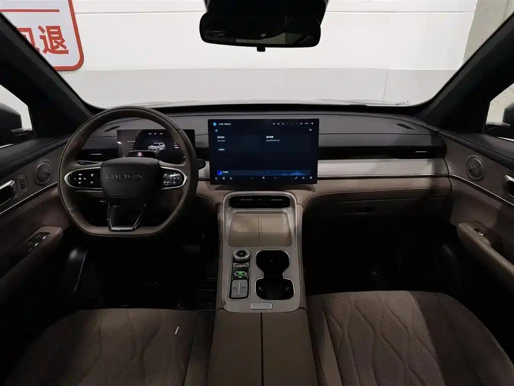 Fengyun T8 2025 1.5T 130km Premium Edition 7-seater — миниатюра 5