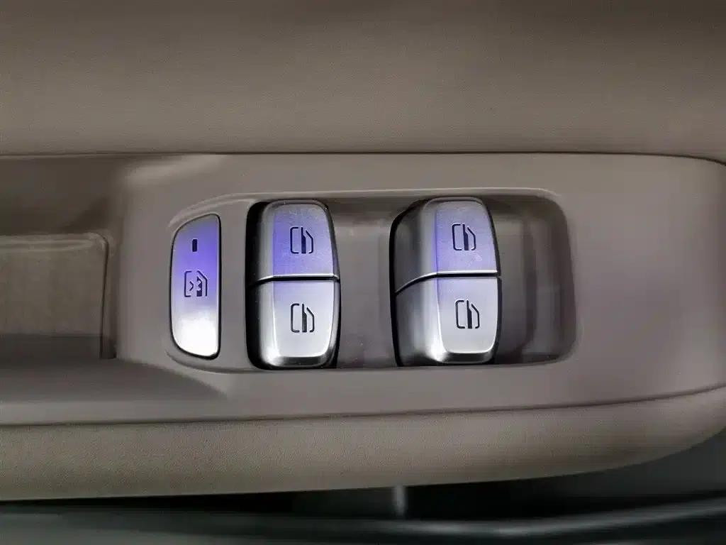 Fengyun T8 2025 1.5T 130km Premium Edition 7-seater — миниатюра 9