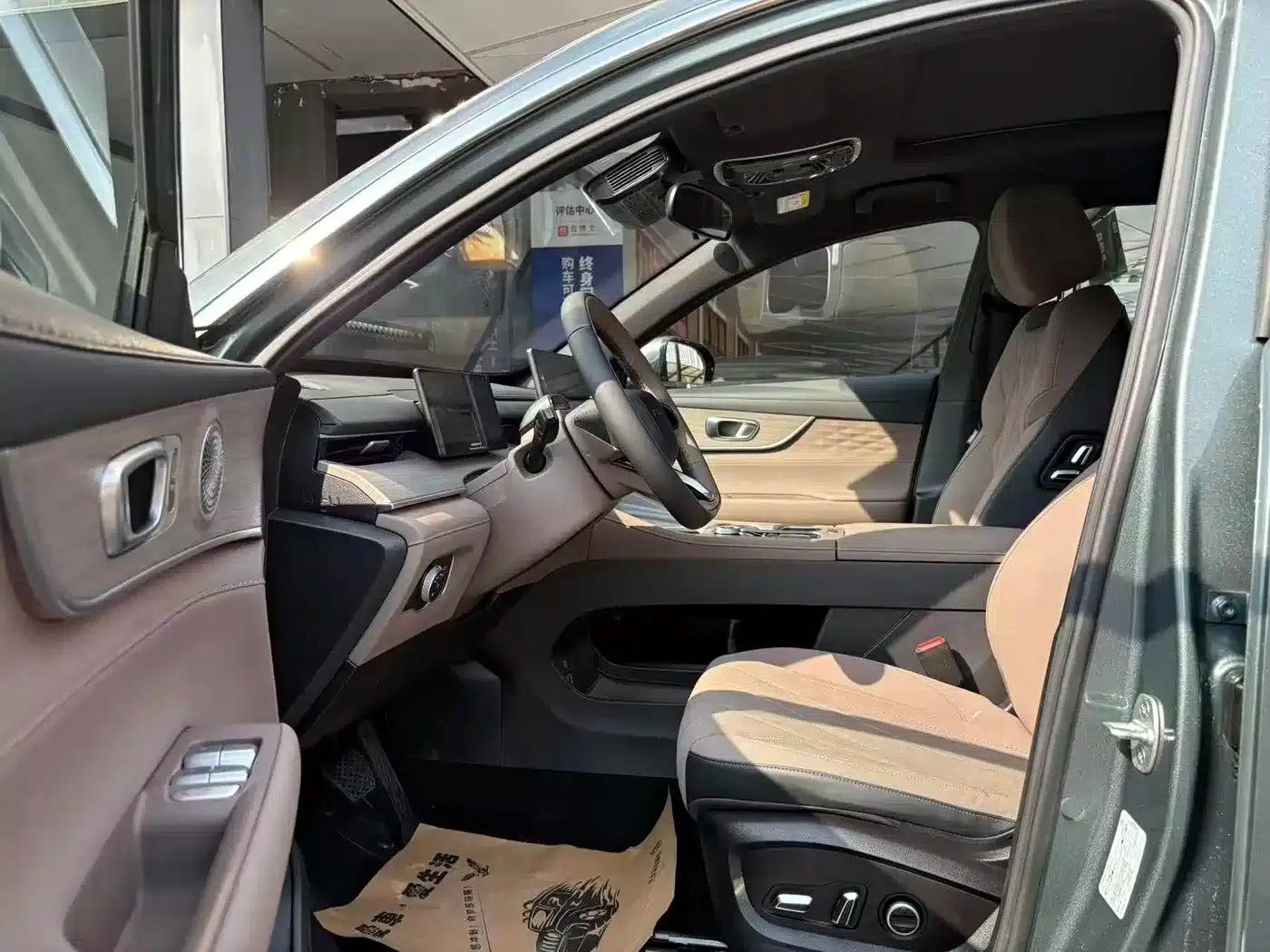Fengyun T8 2025 1.5T 130km Premium Edition 5-seater — миниатюра 17