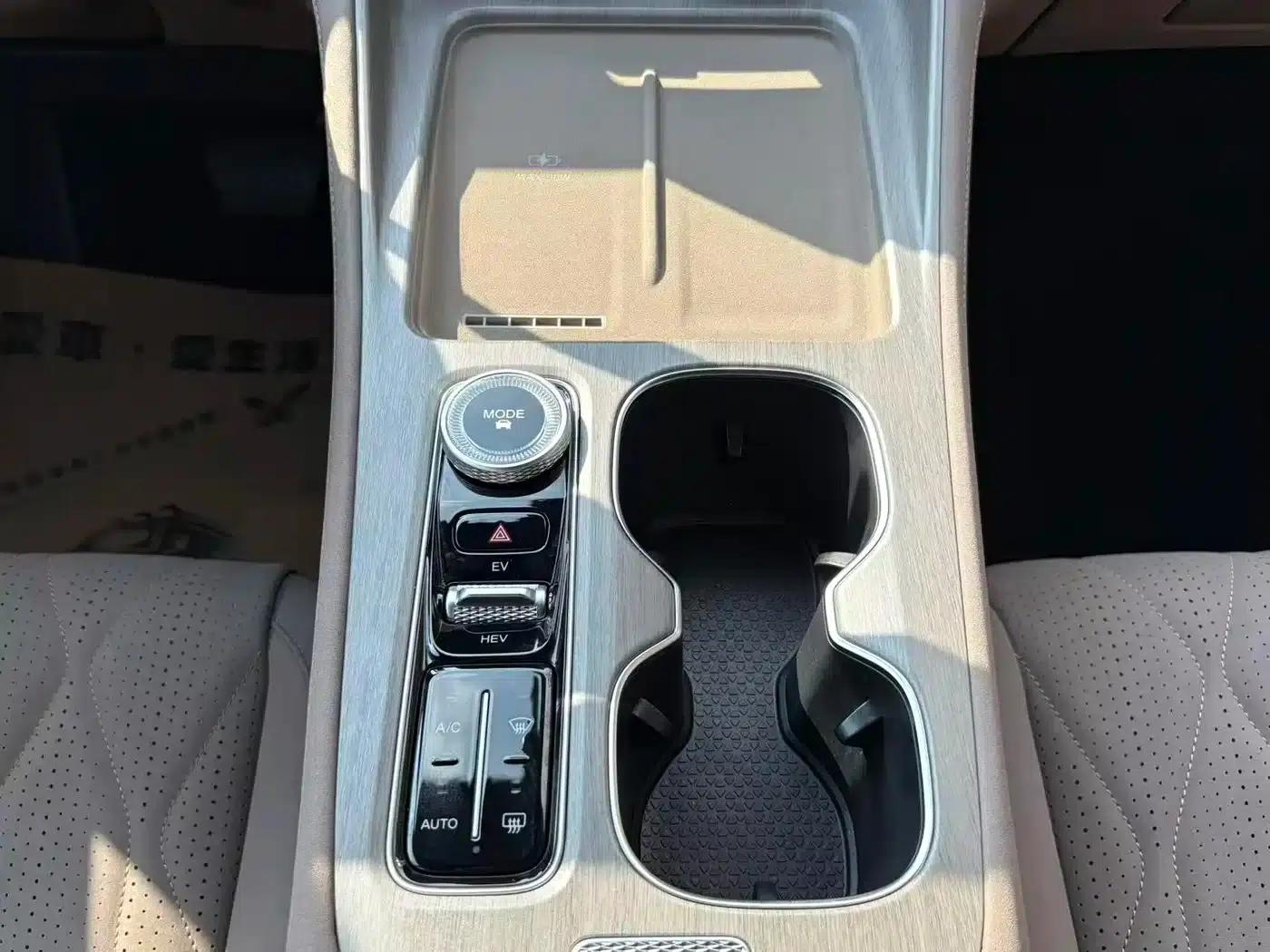 Fengyun T8 2025 1.5T 130km Premium Edition 5-seater — миниатюра 10