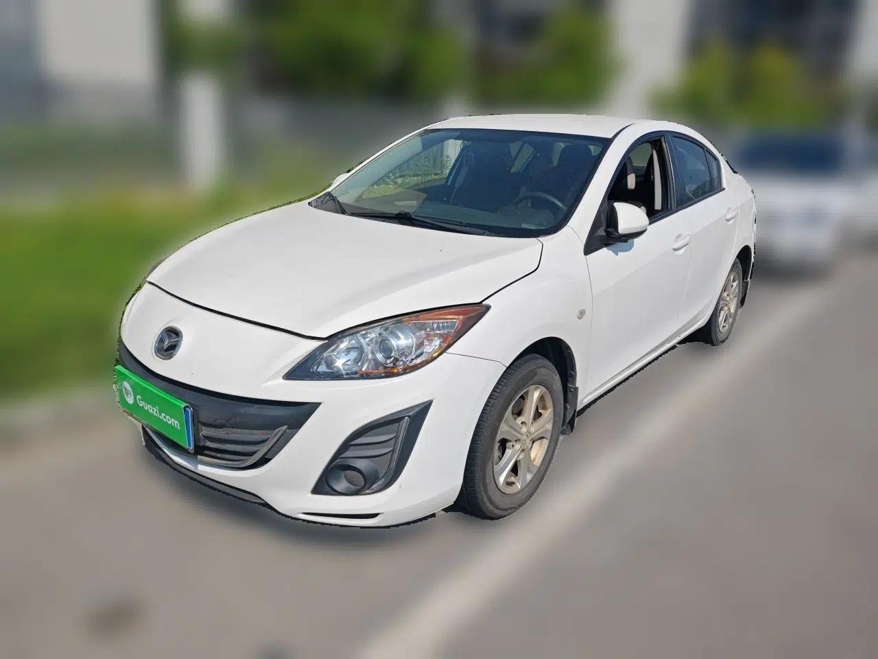 Mazda 3 2015 Sedan 1.6L Manual Comfort Model — миниатюра 1