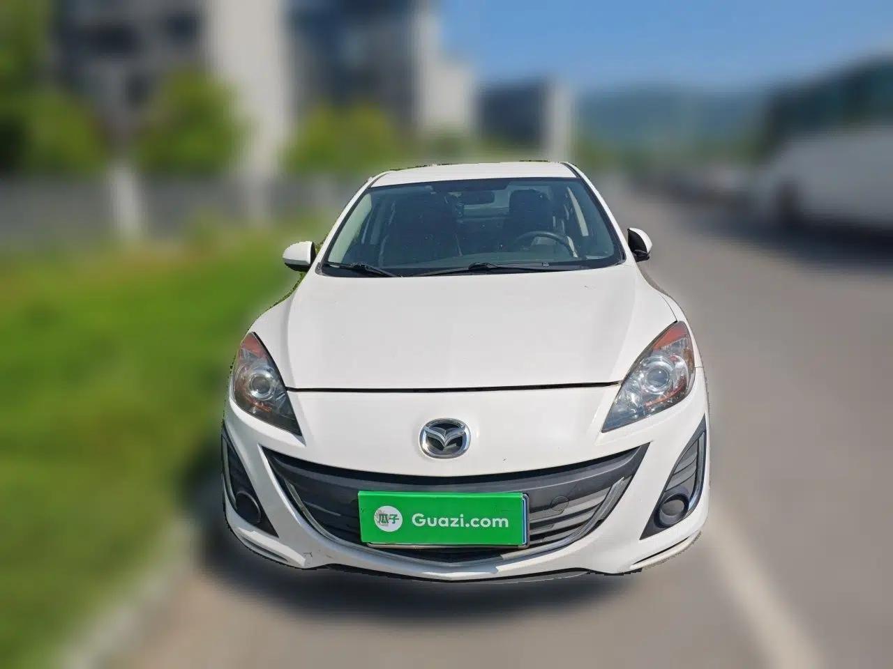 Mazda 3 2015 Sedan 1.6L Manual Comfort Model — миниатюра 2