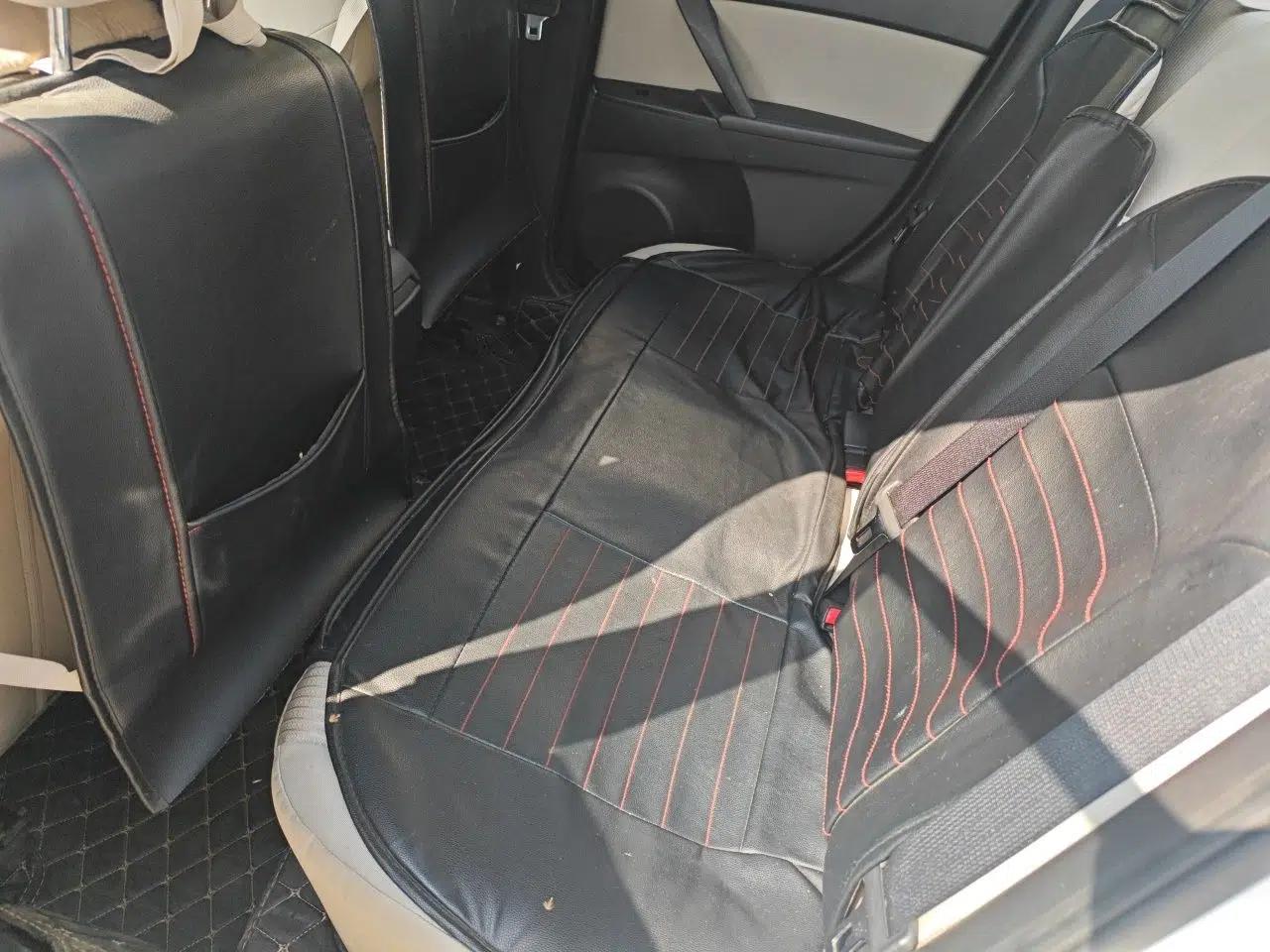 Mazda 3 2015 Sedan 1.6L Manual Comfort Model — миниатюра 18