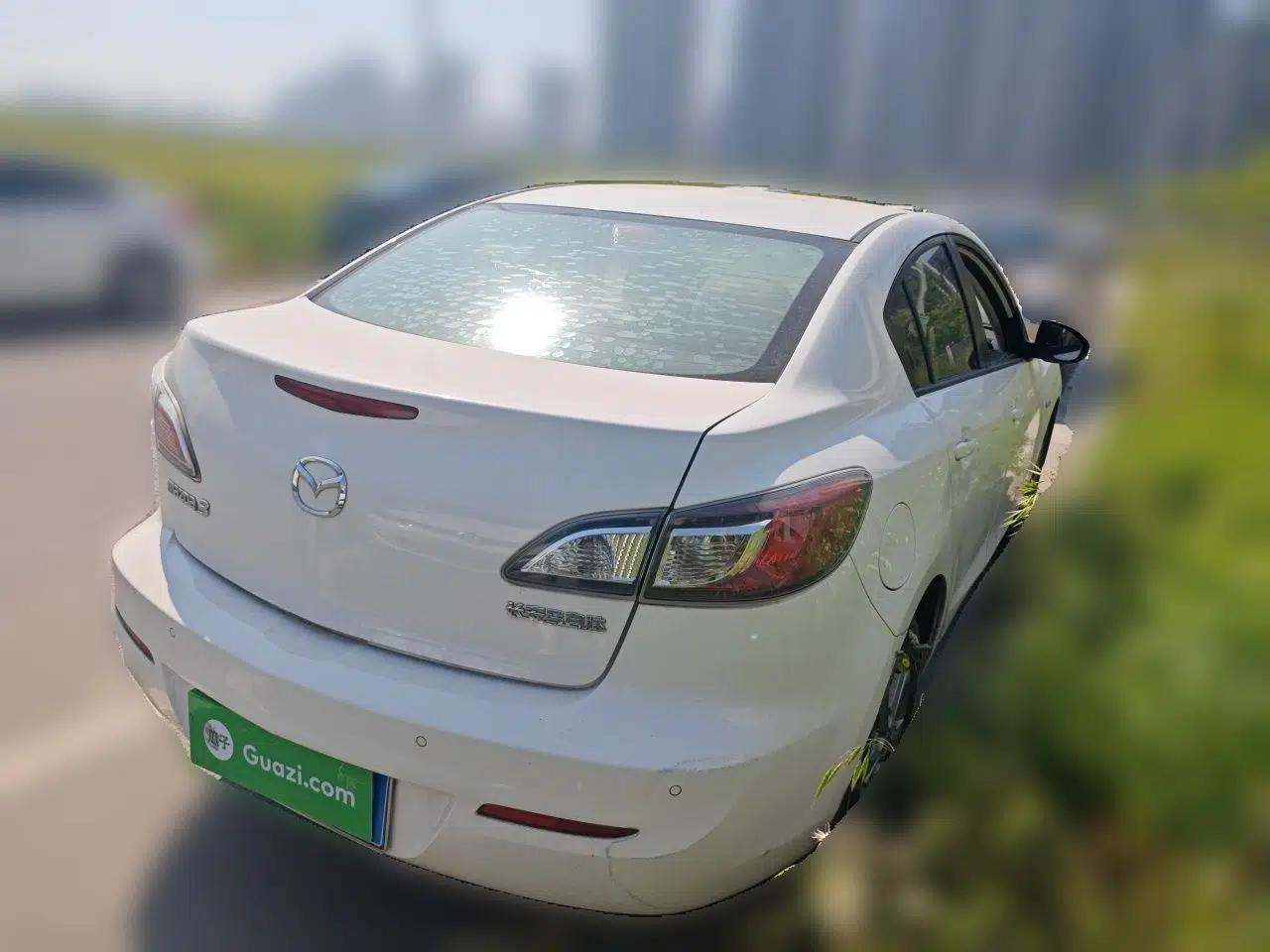 Mazda 3 2015 Sedan 1.6L Manual Comfort Model — миниатюра 6