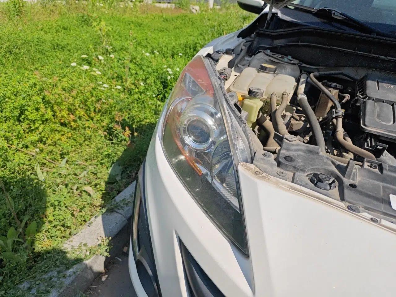 Mazda 3 2015 Sedan 1.6L Manual Comfort Model — миниатюра 7