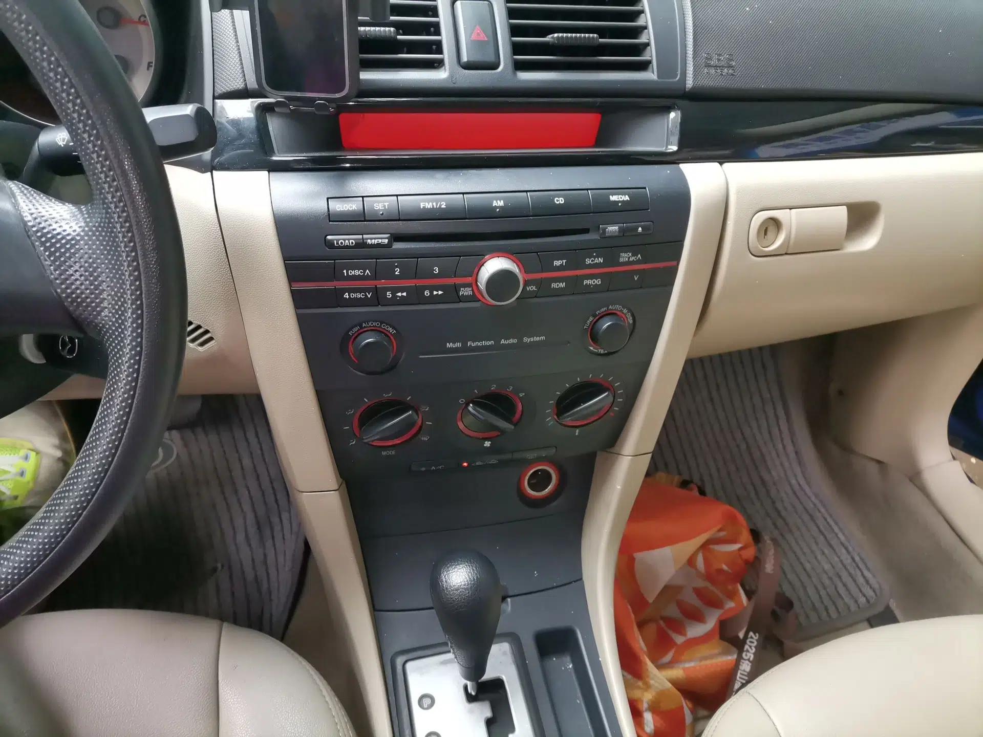 Mazda 3 2010 1.6L Automatic Classic Stylish Version — миниатюра 14
