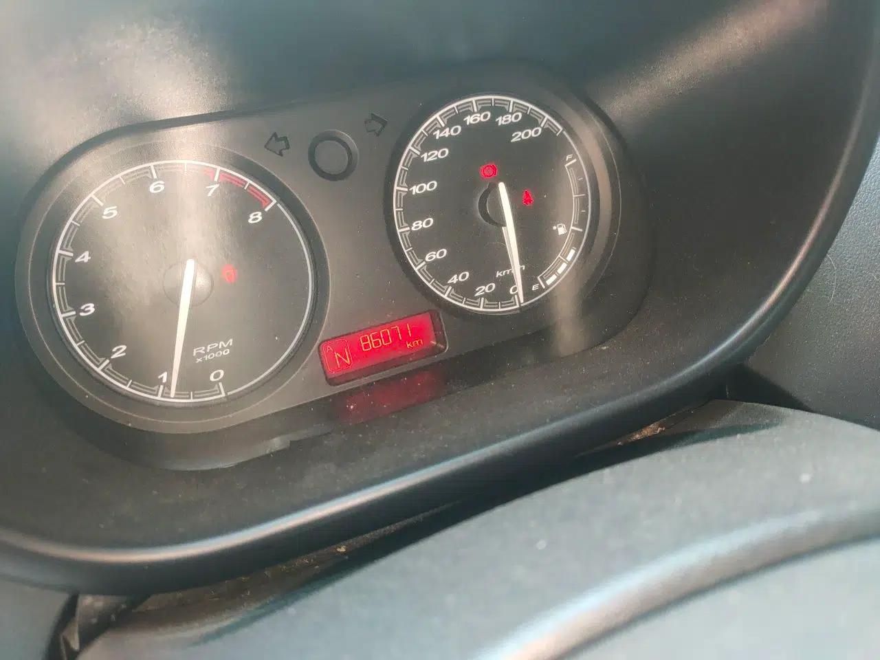 MG 3 2011 Xross 1.5L Luxury Edition — миниатюра 13