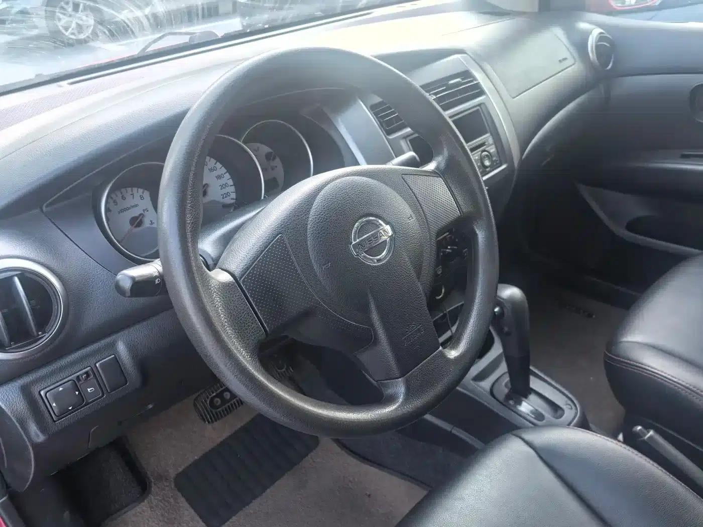 Nissan Livina 2010 Sporty Edition 1.6L Automatic Dynamic Model — миниатюра 13