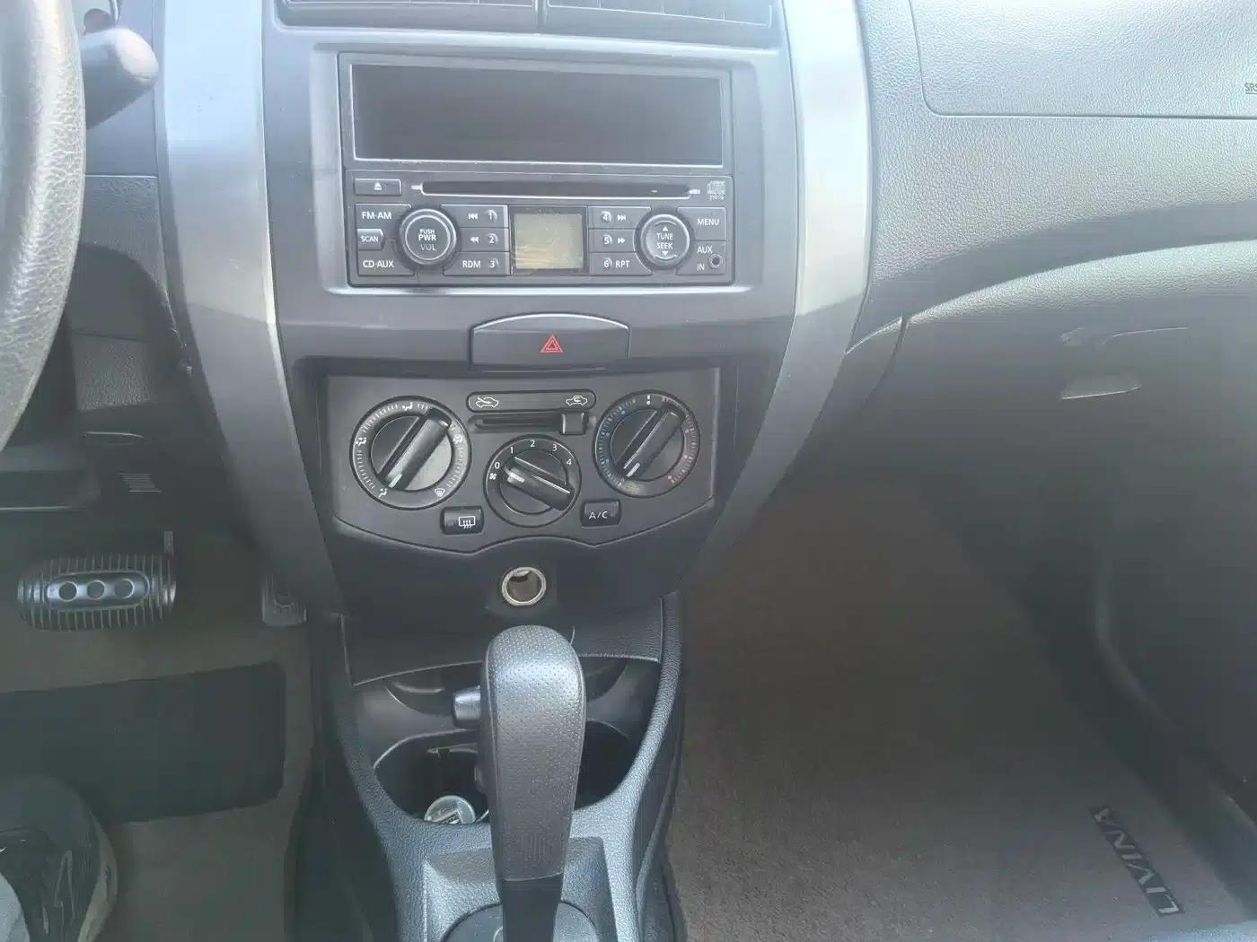 Nissan Livina 2010 Sporty Edition 1.6L Automatic Dynamic Model — миниатюра 14