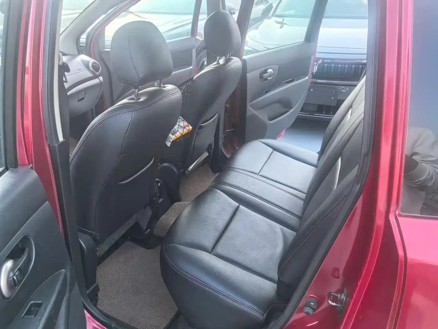 Nissan Livina 2010 Sporty Edition 1.6L Automatic Dynamic Model — миниатюра 8