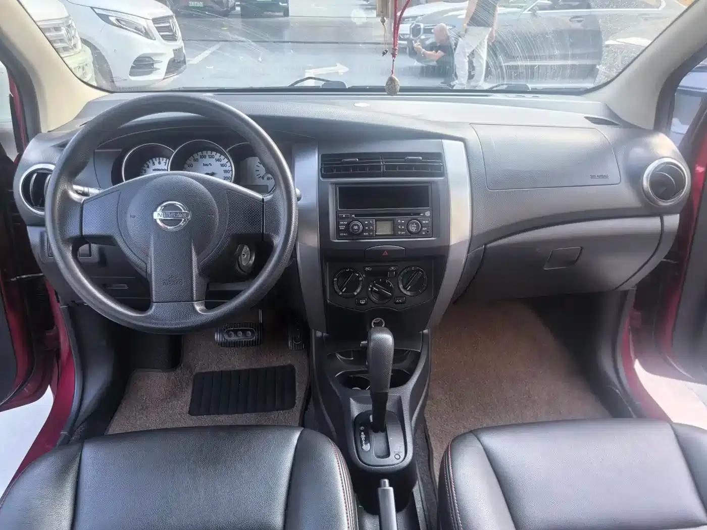 Nissan Livina 2010 Sporty Edition 1.6L Automatic Dynamic Model — миниатюра 9