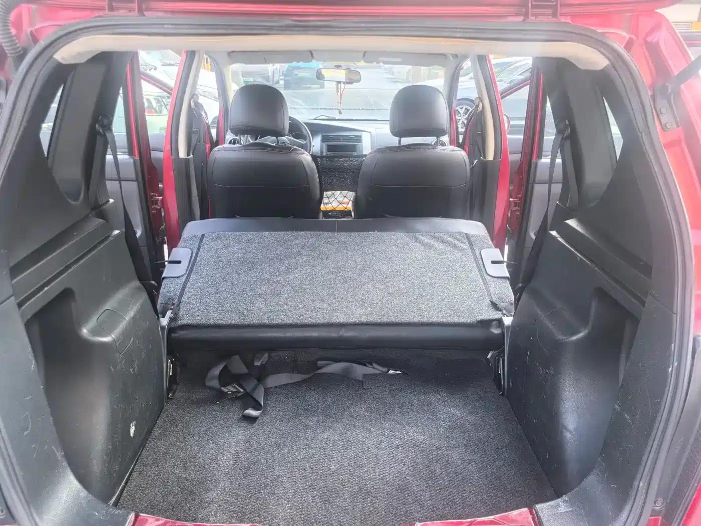 Nissan Livina 2010 Sporty Edition 1.6L Automatic Dynamic Model — миниатюра 10