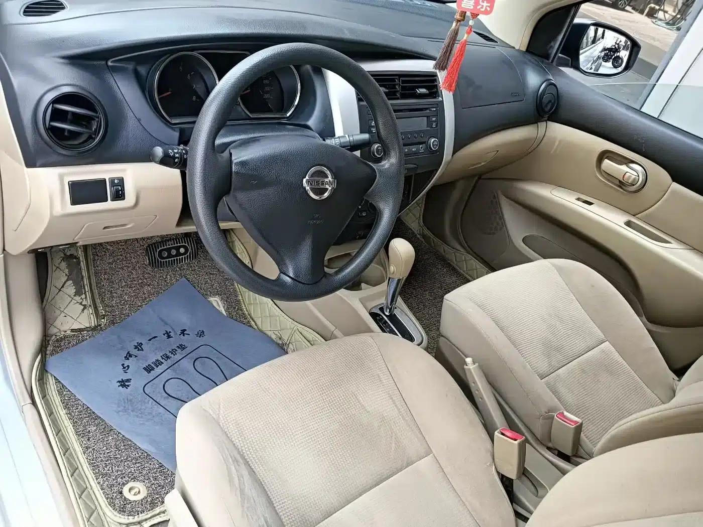 Nissan Livina 2013 1.6XE CVT Comfort Edition — миниатюра 7