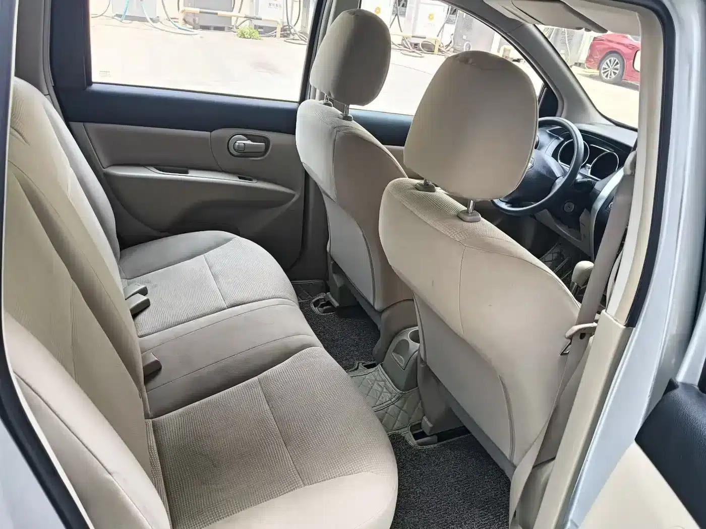 Nissan Livina 2013 1.6XE CVT Comfort Edition — миниатюра 9