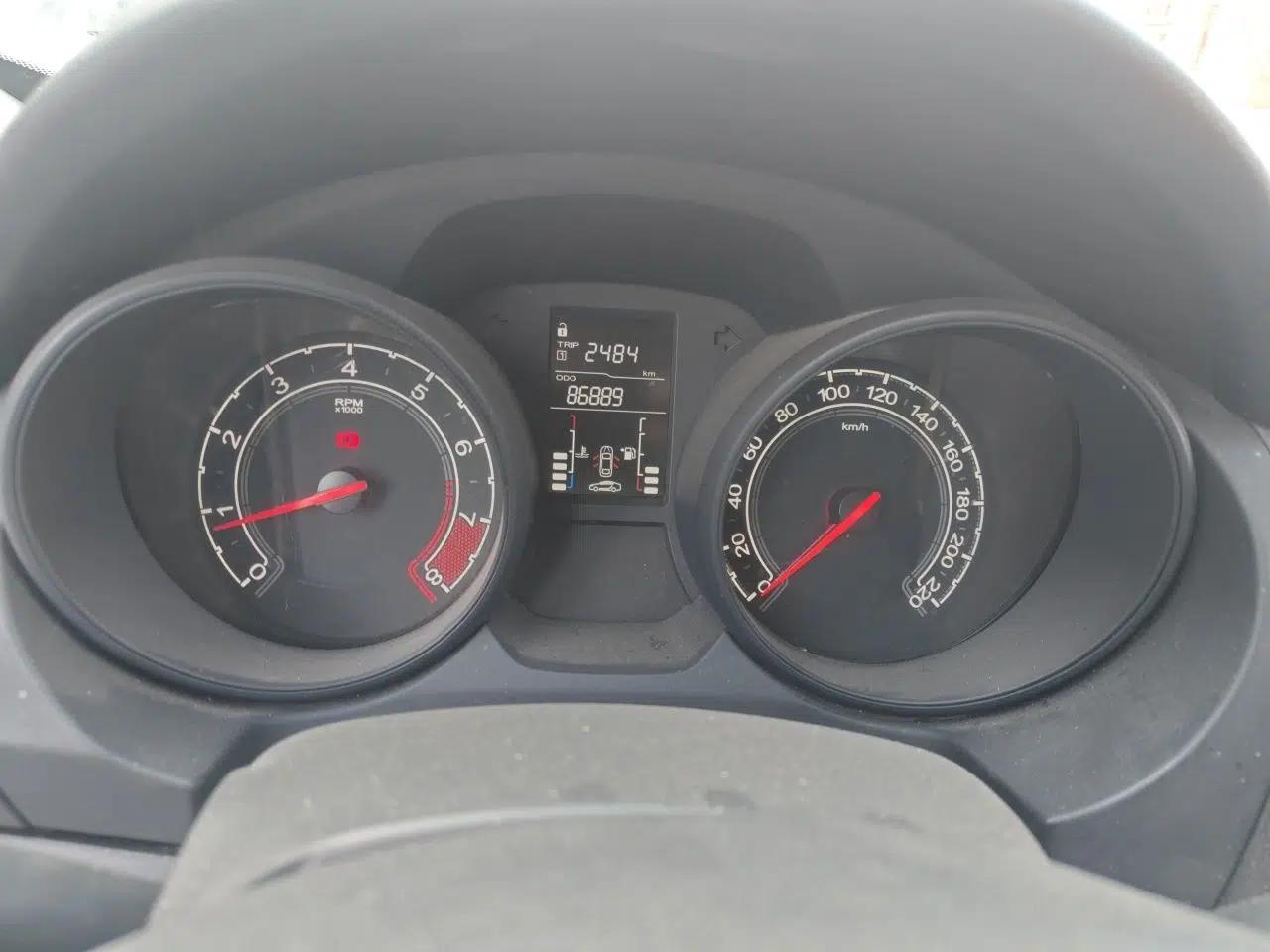 MG GT 2016 1.5L Manual Value-Added Luxury Edition — миниатюра 13
