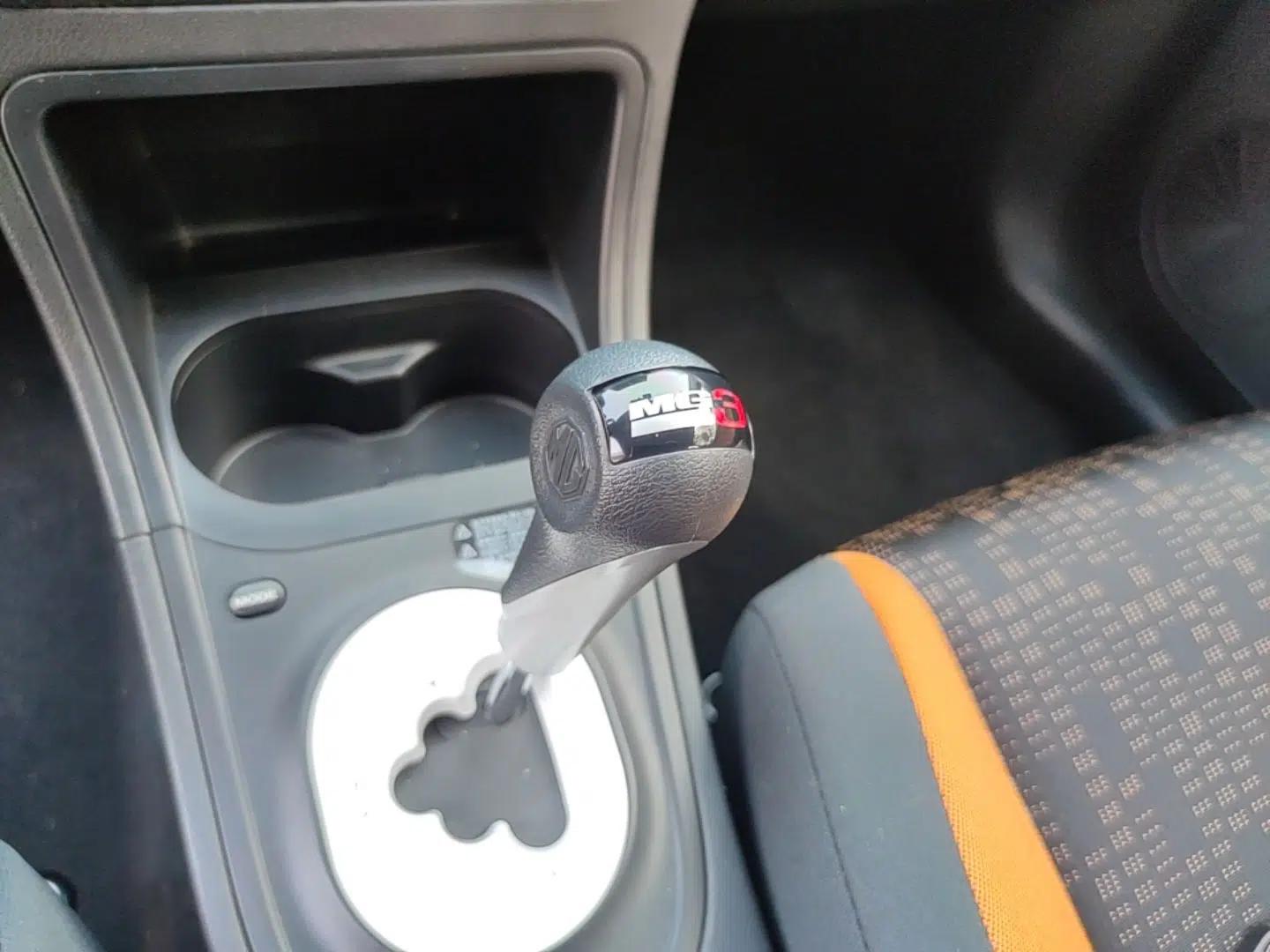 MG 3SW 2015 1.5L AMT Elite Model — миниатюра 17