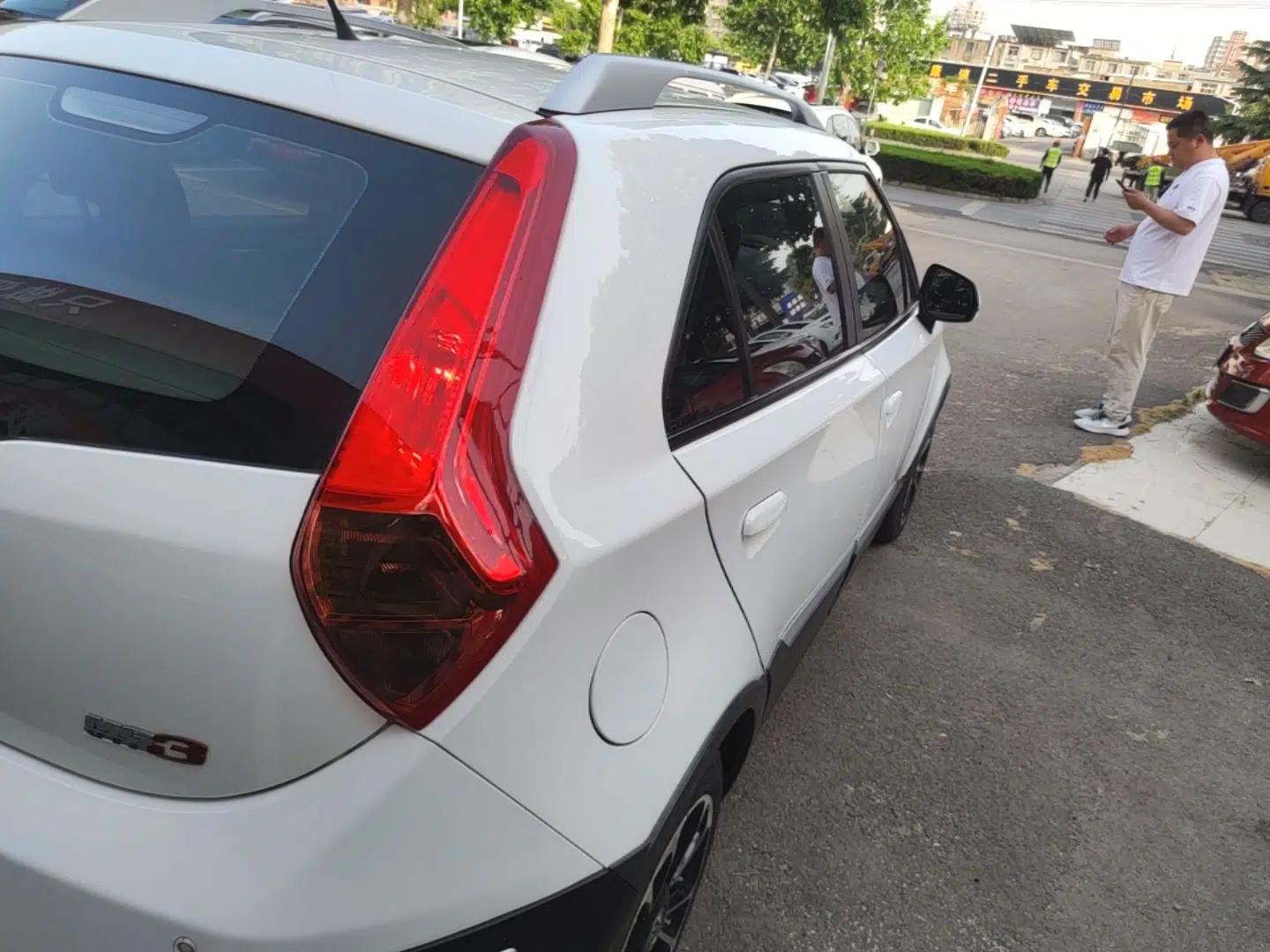 MG 3SW 2015 1.5L AMT Elite Model — миниатюра 7