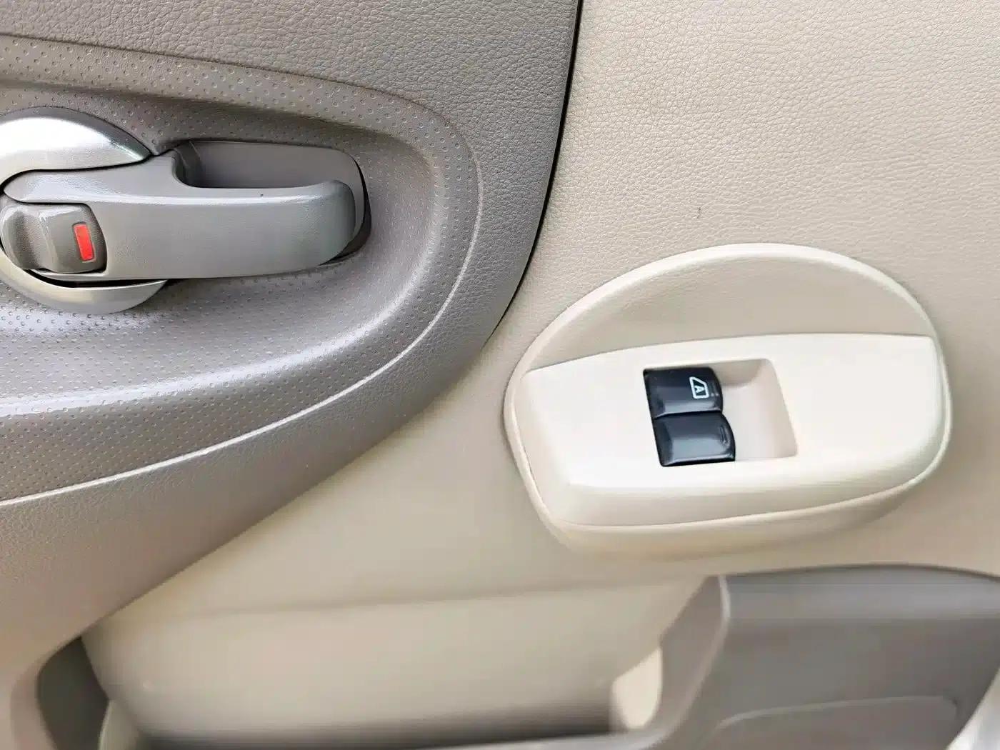 Nissan NV200 2014 1.6L Manual Deluxe Edition (China IV Emission Standard) — миниатюра 16