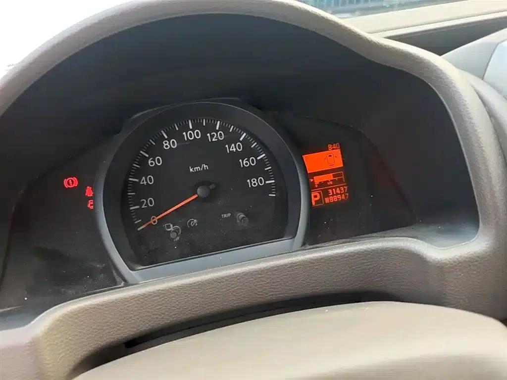 Nissan NV200 2018 1.6L CVT Luxury — миниатюра 12